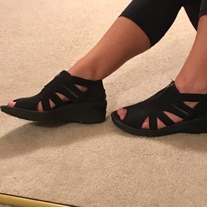 Bzees Doodle Strappy Sandal Peep Toe